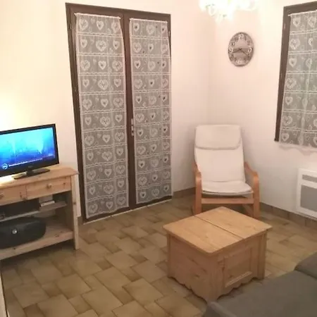 T3 Rdc 2/4 Pers, Terrasse Et Garage Prive. Apartment *